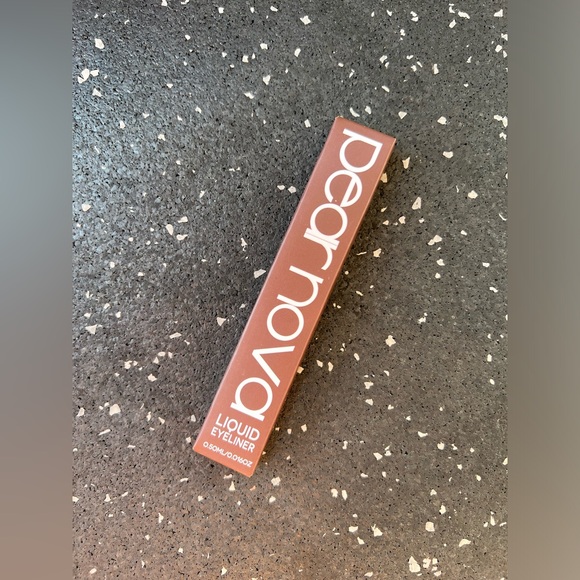 PEAR NOVA | Liquid Eyeliner in Choc Drop - Picture 2 of 3